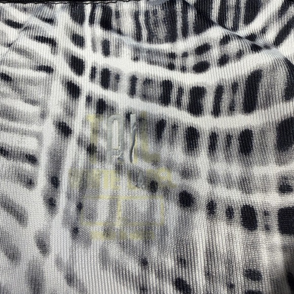 Tail White Label 1/4 Zip Top Women's Large Black White Swirl Pattern GUC - Picture 3 of 5